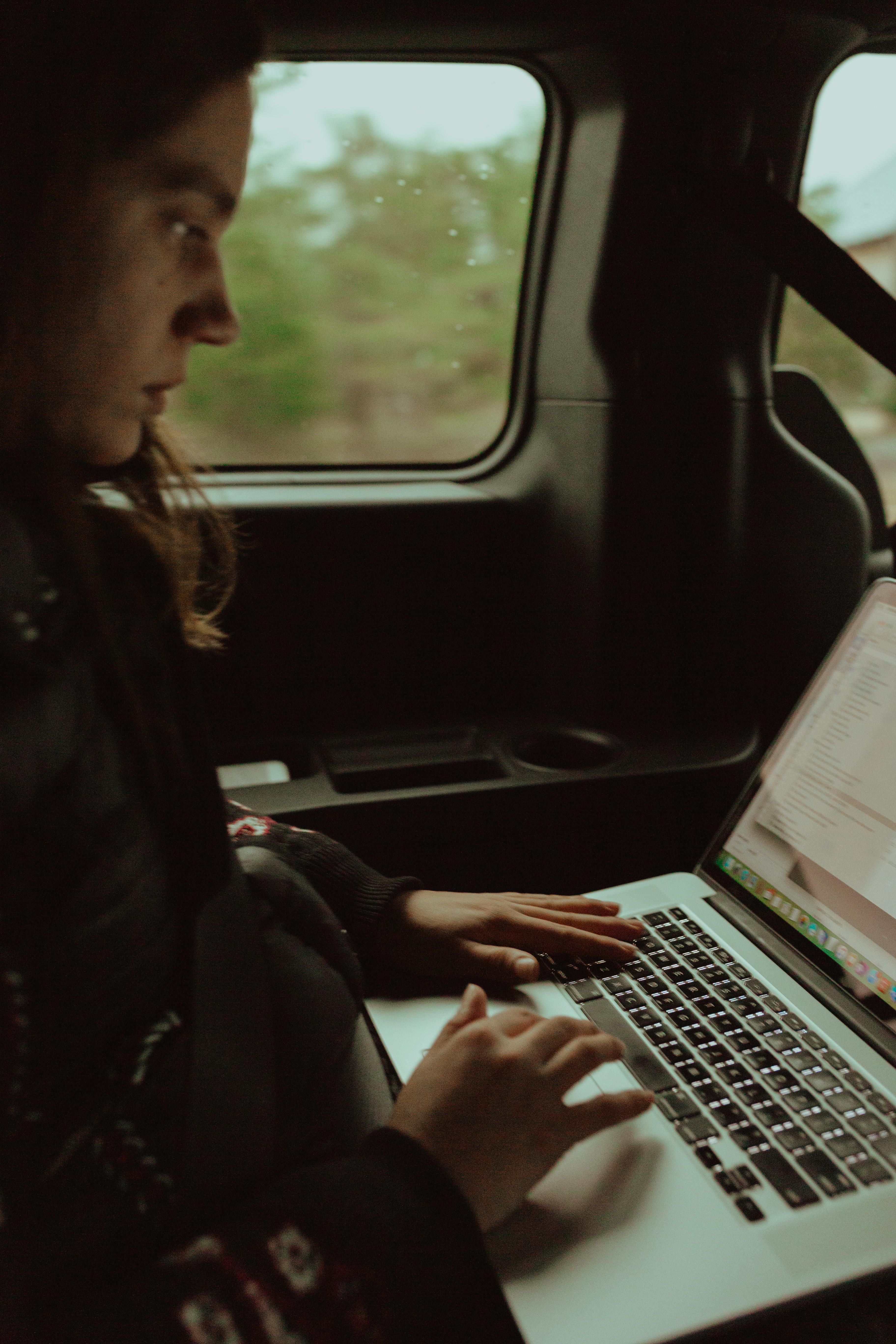 Anja working in the moving car